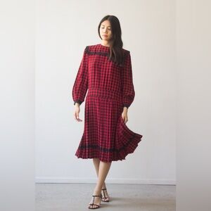 Vintage 1980’s 100% Silk Albert Nipon Portrait Collar Drop Waist Dress